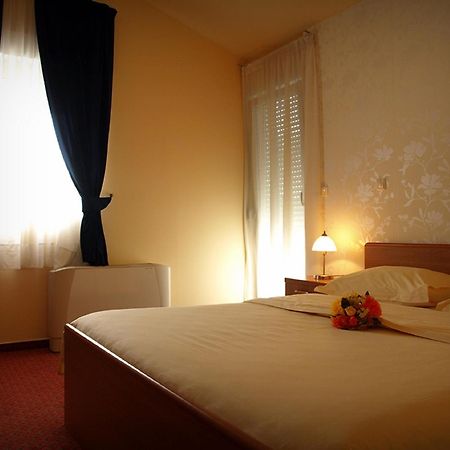 Hotel Neva Podstrana Chambre photo