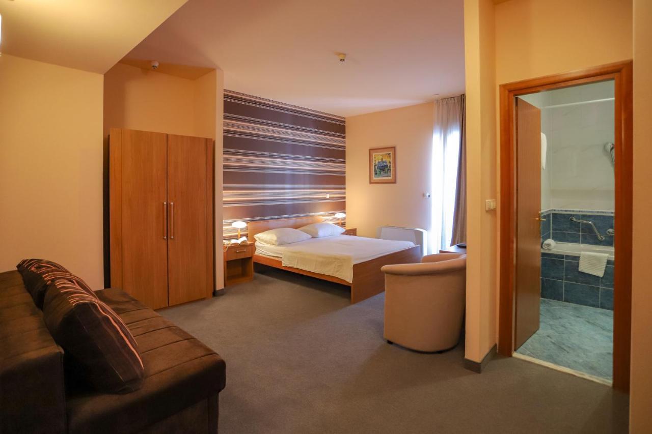 Hotel Neva Podstrana Extérieur photo