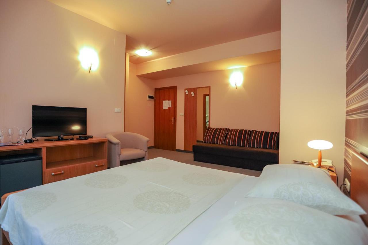 Hotel Neva Podstrana Extérieur photo