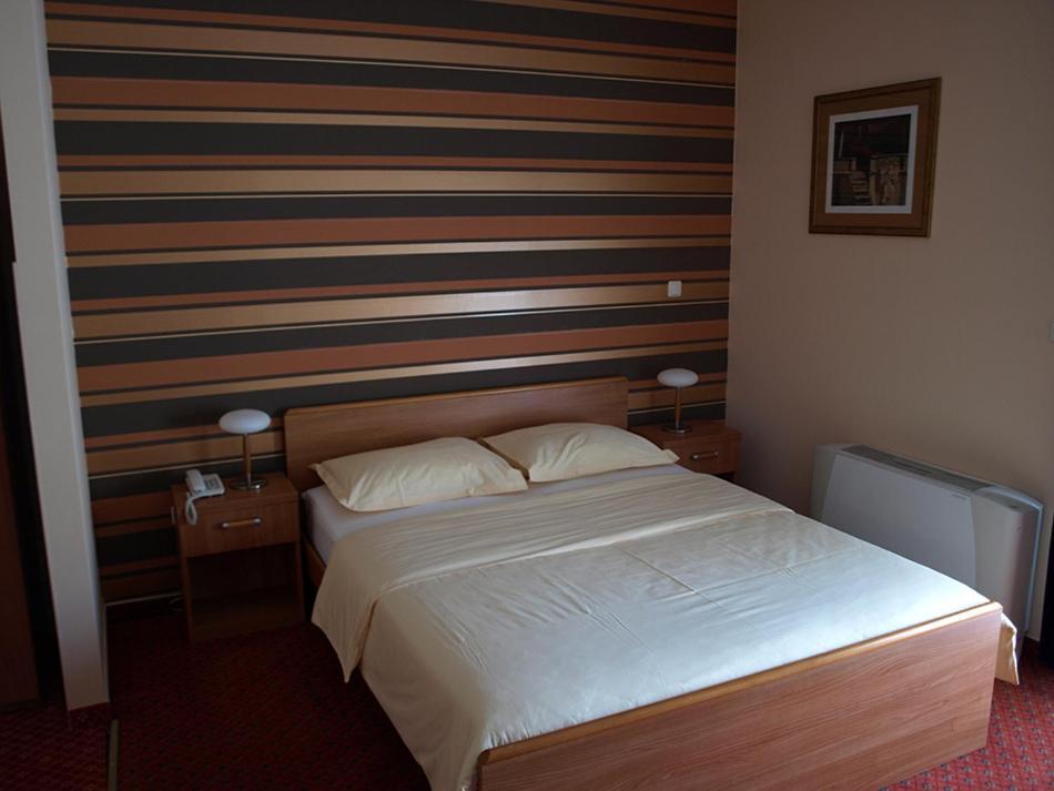 Hotel Neva Podstrana Extérieur photo